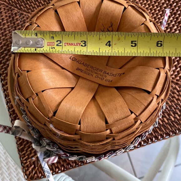Longaberger Vintage Woven Basket w Handle and liner - Picture 6 of 6